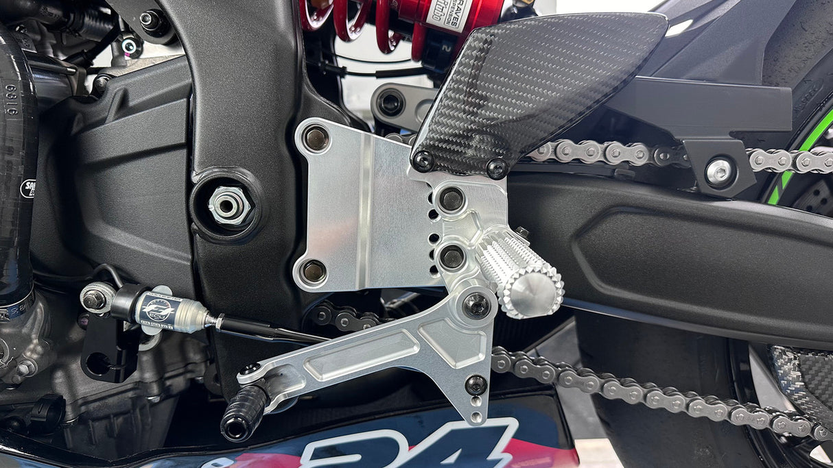 Graves Adjustable Rearsets - Silver ZX-4RR / ZX-4R 2023-2025 RSK-23ZX4-AAF