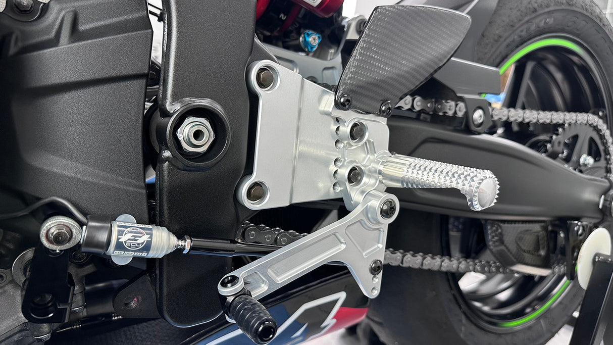 Graves Adjustable Rearsets - Silver ZX-4RR / ZX-4R 2023-2025 RSK-23ZX4-AAF