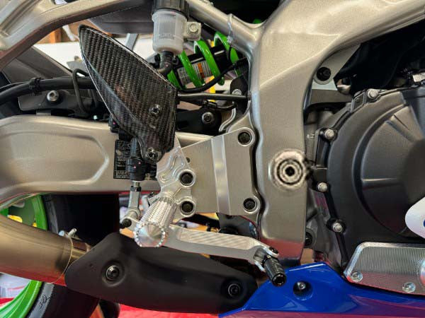 Graves Adjustable Rearsets - Silver ZX-4RR / ZX-4R 2023-2025 RSK-23ZX4-AAF