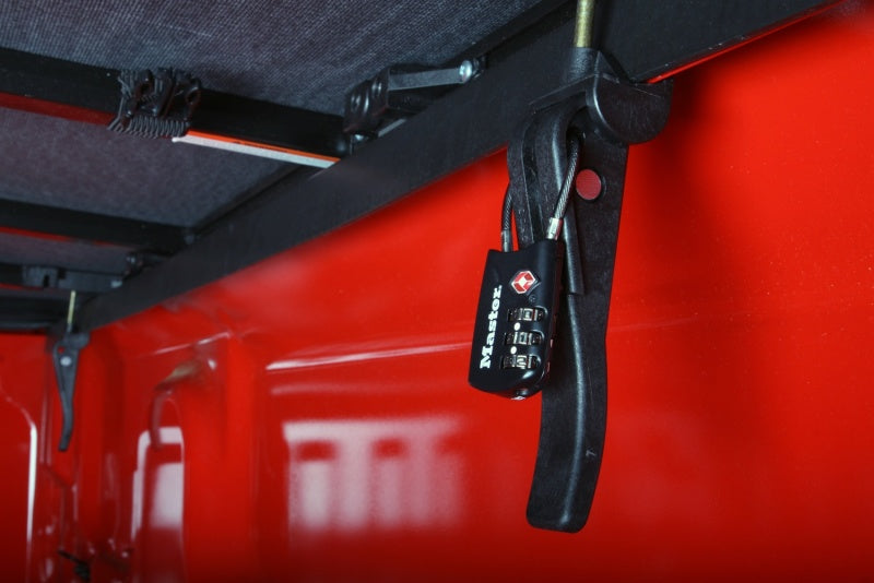 Lund 07-17 Toyota Tundra (5.5ft. Bed) Genesis Elite Tri-Fold Tonneau Cover - Black 958120