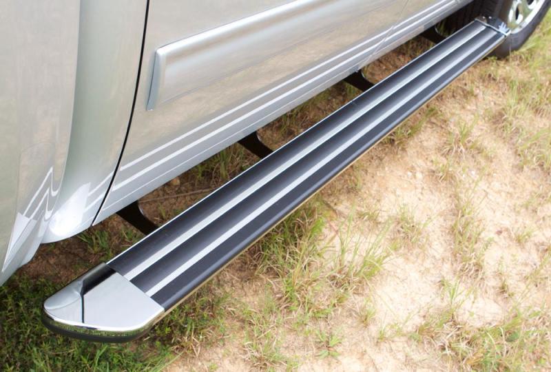 Lund Universal Crossroads 87in. Running Board - Chrome 229087