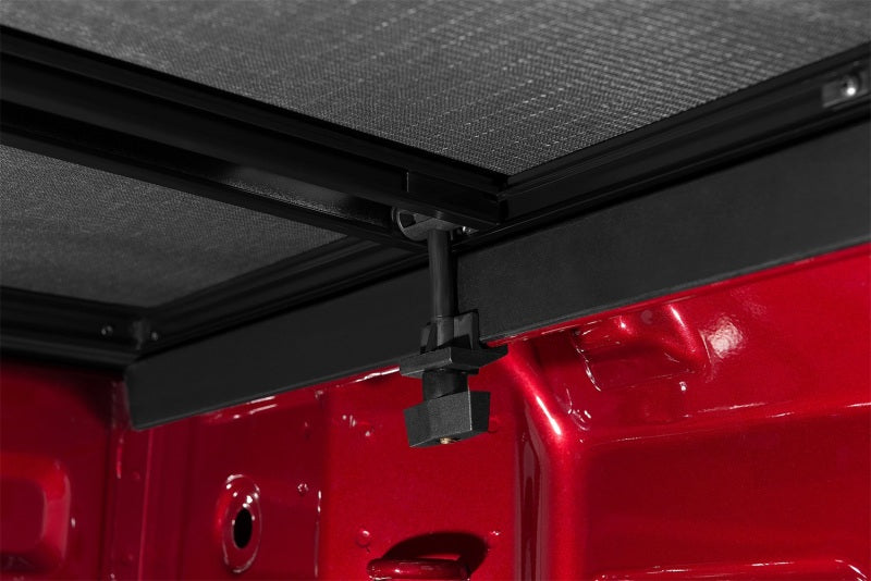 Lund 19-23 Chevrolet Silverado 1500 (5.5ft. Bed) Genesis Elite Tri-Fold Tonneau Cover - Black 958292