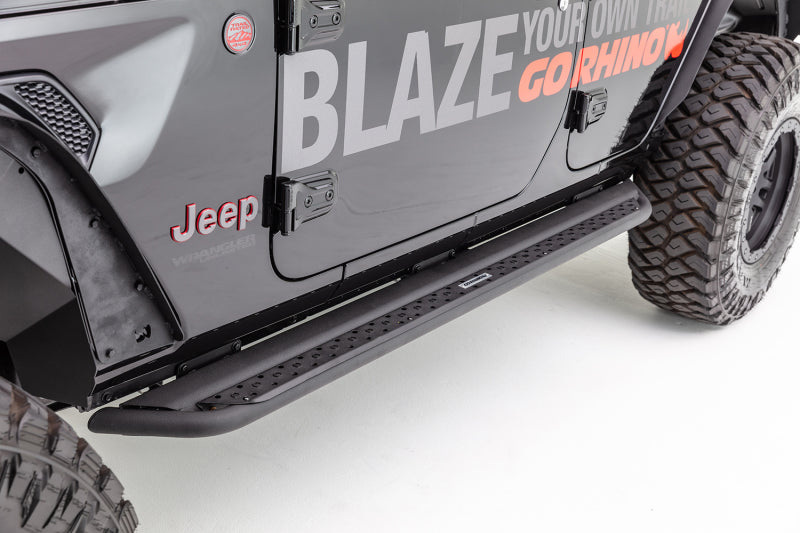 Go Rhino 17-20 Ford F-150 Raptor Dominator Extreme DSS SideSteps Complete Kit w/SideStep + Brkts DSS4155T