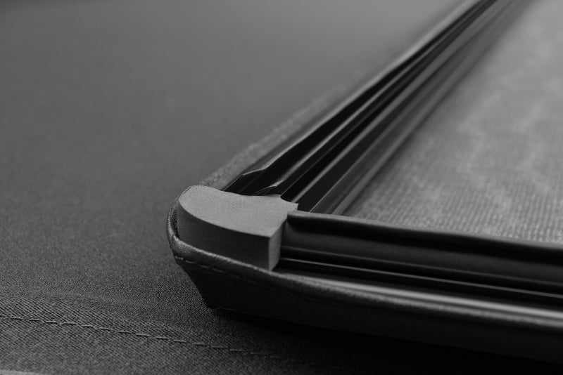 Lund 19-23 Chevrolet Silverado 1500 (5.5ft. Bed) Genesis Elite Tri-Fold Tonneau Cover - Black 958292