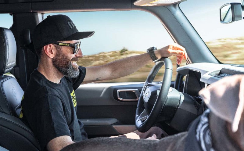 MagnaFlow Muffler Red Pack Series Glasspack 4in Rd 18in Body Length 3in/3in Inlet/Outlet 13129