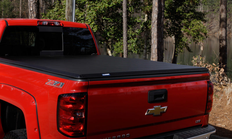 Lund 21-23 Ford F-150 (5.5ft. Bed) Hard Fold Tonneau Cover - Black 969368