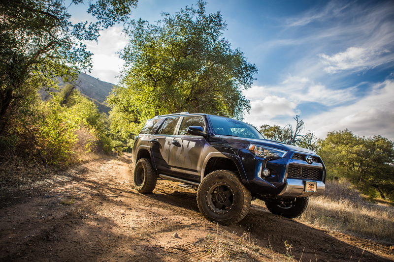 Fox 2005+ Toyota Tacoma 2.0 Perf Series 10.6in. Smooth Body IFP Rear Shock / 4-6in. Lift 985-24-196