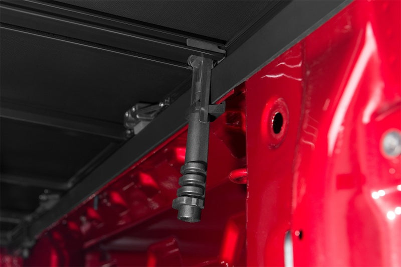 Lund 19-23 Chevrolet Silverado 1500 (5.5ft. Bed) Genesis Tri-Fold Tonneau Cover - Black 950292