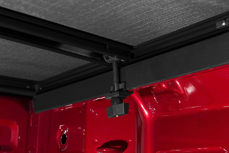 Lund 19-23 Chevrolet Silverado 1500 (5.5ft. Bed) Genesis Elite Tri-Fold Tonneau Cover - Black 958292