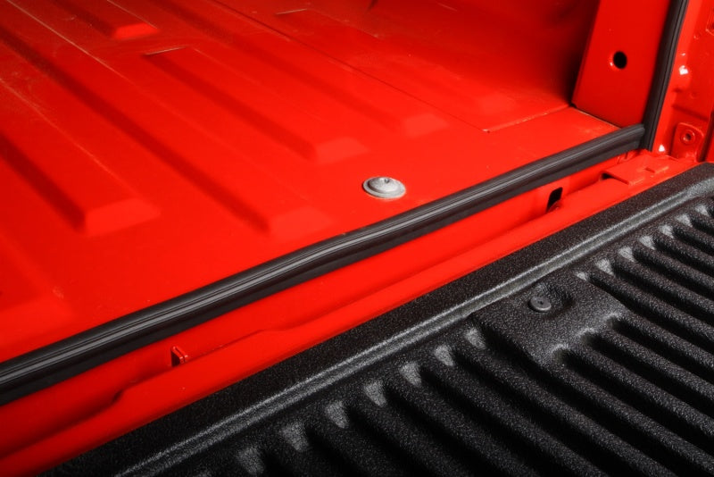 Lund 07-17 Toyota Tundra (5.5ft. Bed) Genesis Elite Tri-Fold Tonneau Cover - Black 958120