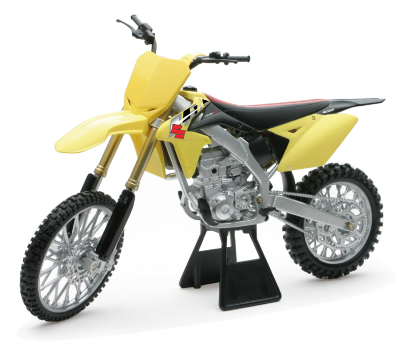 New Ray Toys Suzuki RM-Z450 Dirt Bike/ Scale - 1:6 49473