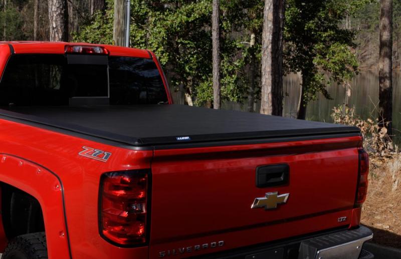 Lund 88-99 Chevy C1500 Fleetside (6.6ft. Bed) Hard Fold Tonneau Cover - Black 969150