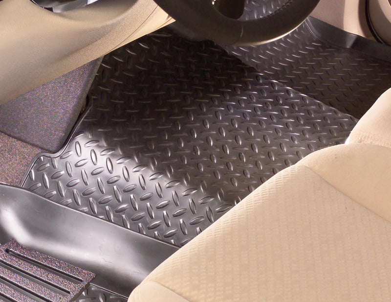 Husky Liners 96-99 Suburban/Tahoe/Yukon Classic Style Center Hump Black Floor Liner (w/oFloor Shift) 82201